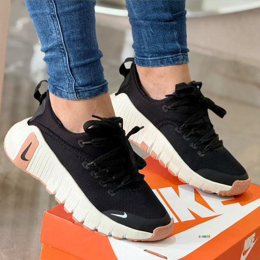 NIKE FREE DAMA Y CABALLERO